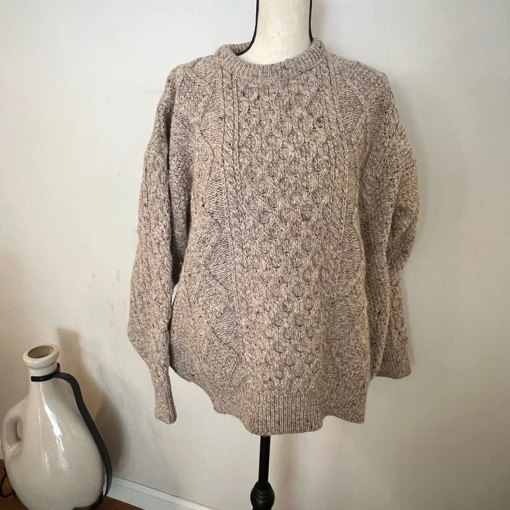 Men's Classic Cream Cable Knit Sweater - Picture 9 of 10